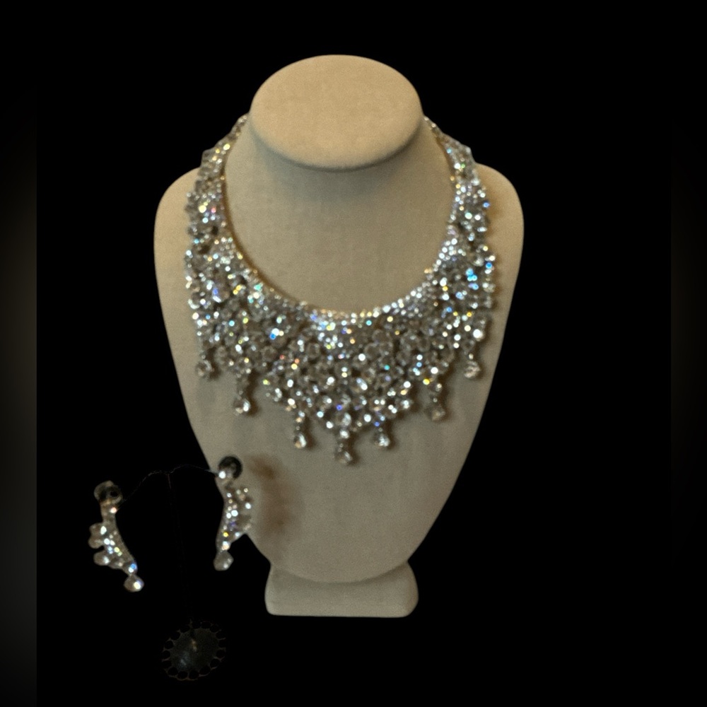 Silvertone Choker Necklace with Acrylic rhinestones and matching earrings. (B-U)
